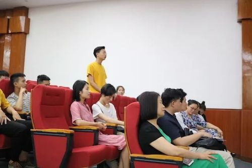 MG不朽情缘官网艺术家石叔诚与特邀艺术家顾平受邀于成都大学东盟艺术学院、音乐与舞蹈学院艺术实践周开展公开课